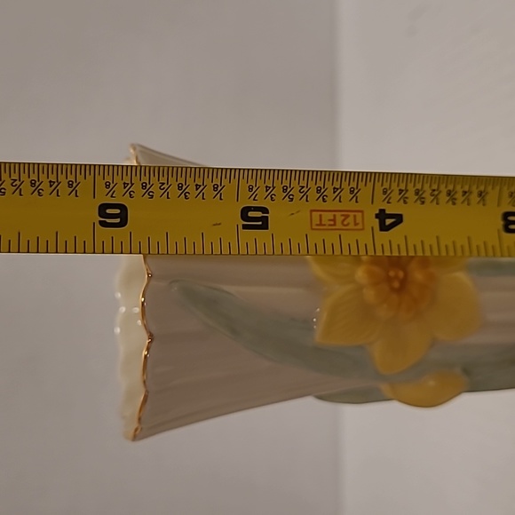 Lenox Daffodils in Bloom Bud Vase with Gold Trim - Picture 14 of 16